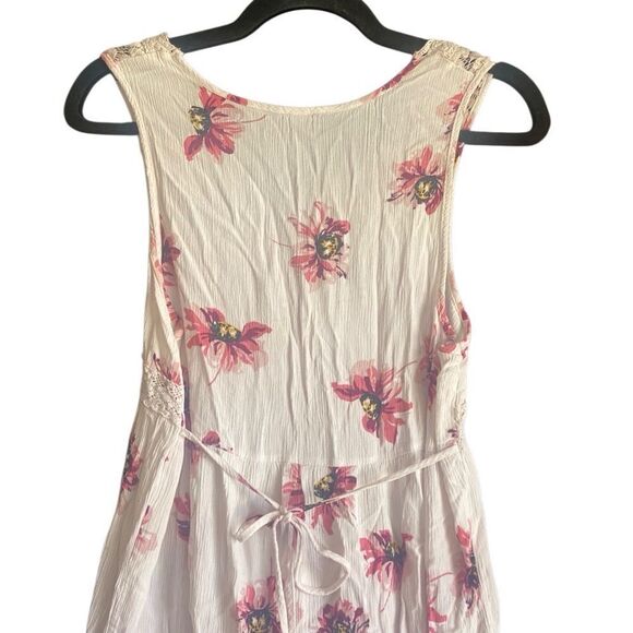 Xhilaration Cream/Pink Floral Mini Dress. Size Medium. - Picture 5 of 8